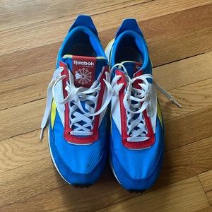 Reebok Women’s Sneakers. Size 10. Amazing color.